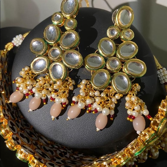 Kundan and semi precious stones Indian wedding jewellery set - Picture 5 of 8